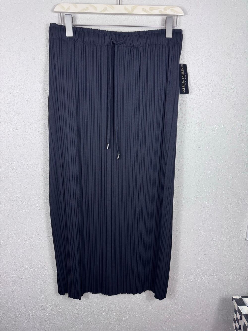 NWT Sabrina Lauren New York Pleated Black Skirt Womens Size Large